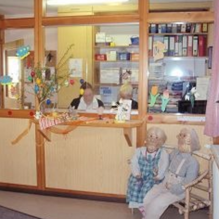 zwei Männer, die Schach spielen