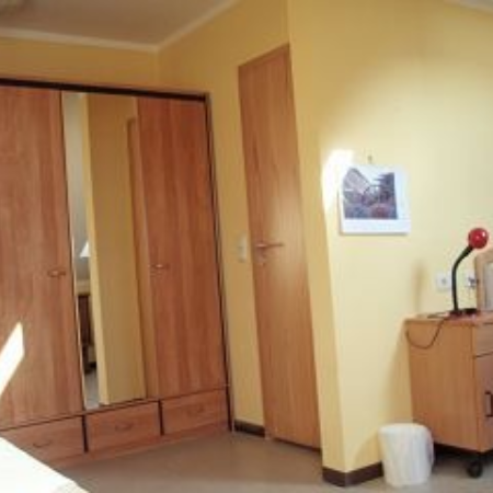 zwei Männer, die Schach spielen